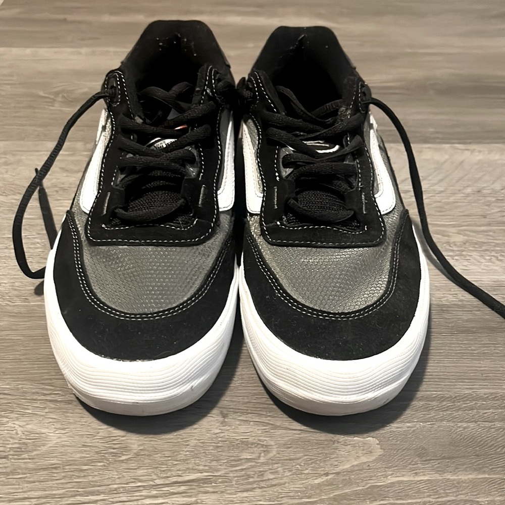 Vans Wayvee Black Skateboarding Shoes 9.5 (worn once)
